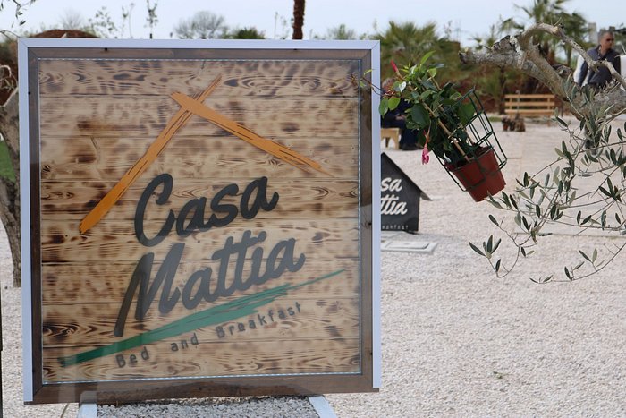 Inaugurata Casa Mattia, il b&b in paglia e legno