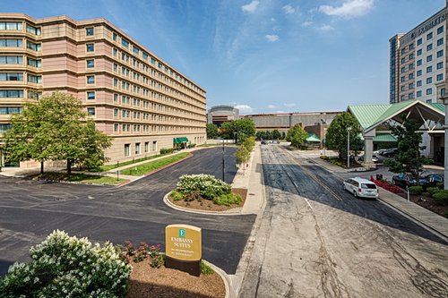 Embassy Suites by Hilton Chicago O'Hare Rosemont image