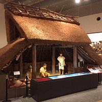 竪穴式住居で朱の精製をしている(弥生後期)