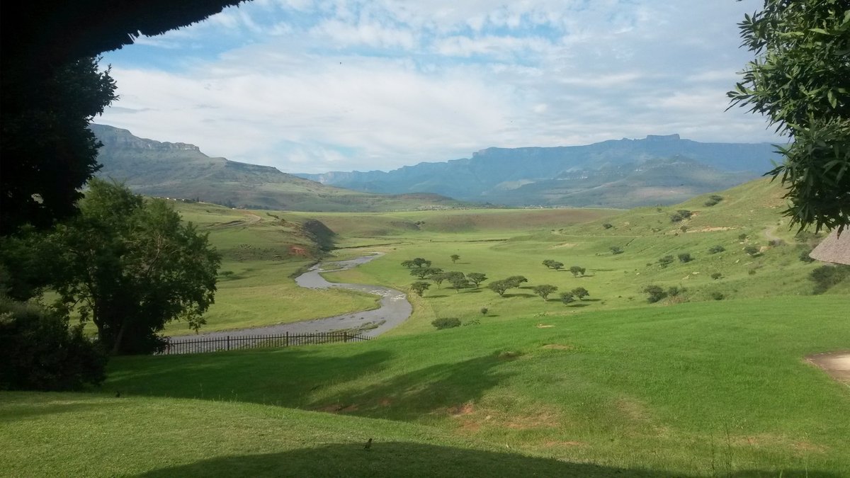 Hlalanathi Drakensberg Resort Bar or Lounge: Pictures & Reviews ...