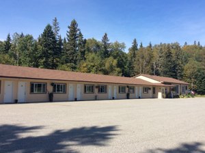 Parkway Motel in Wawa