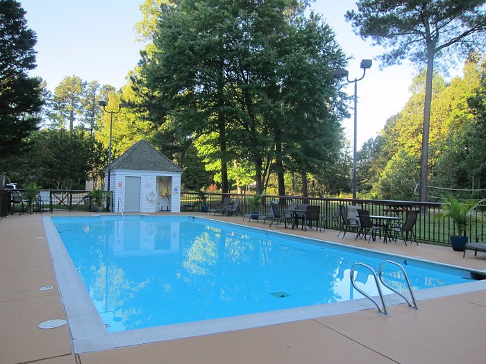 Williamsburg Lodge, Autograph Collection Pool Pictures & Reviews -  Tripadvisor