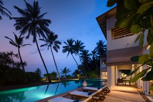 Pool & Beach