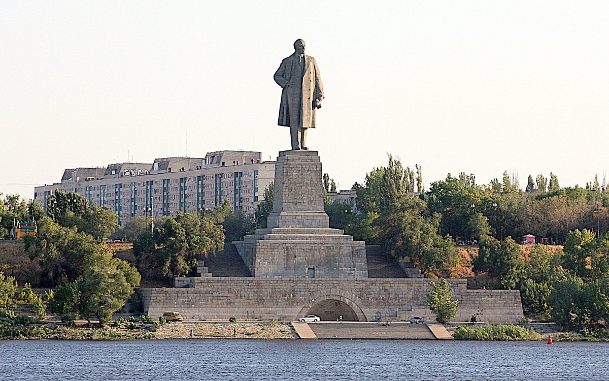 Памятники Сталину в сталинские времена