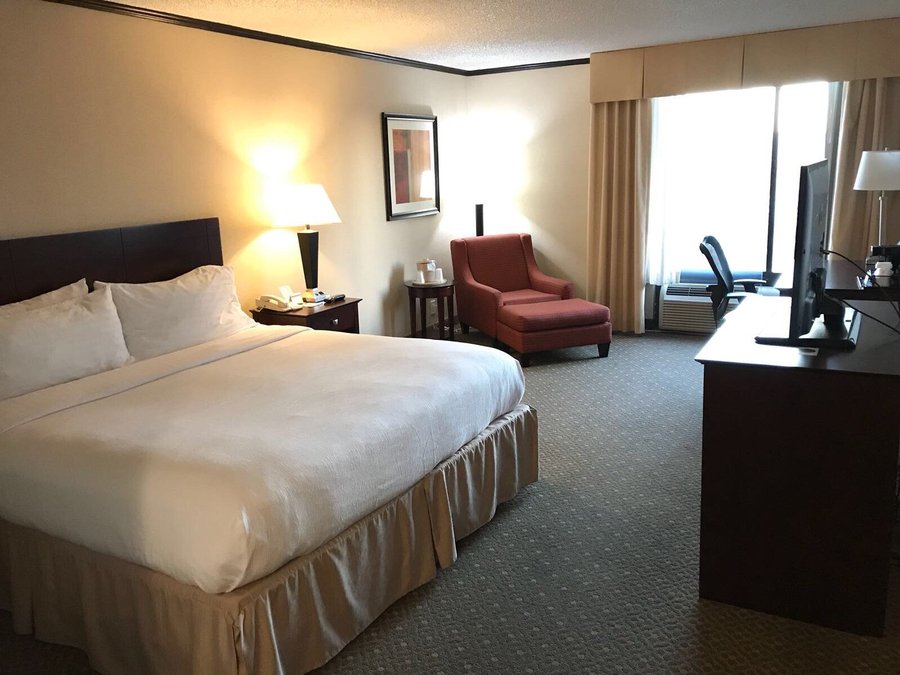 HOLIDAY INN BURBANK MEDIA CENTER $141 ($̶2̶4̶0̶) - Prices & Hotel ...