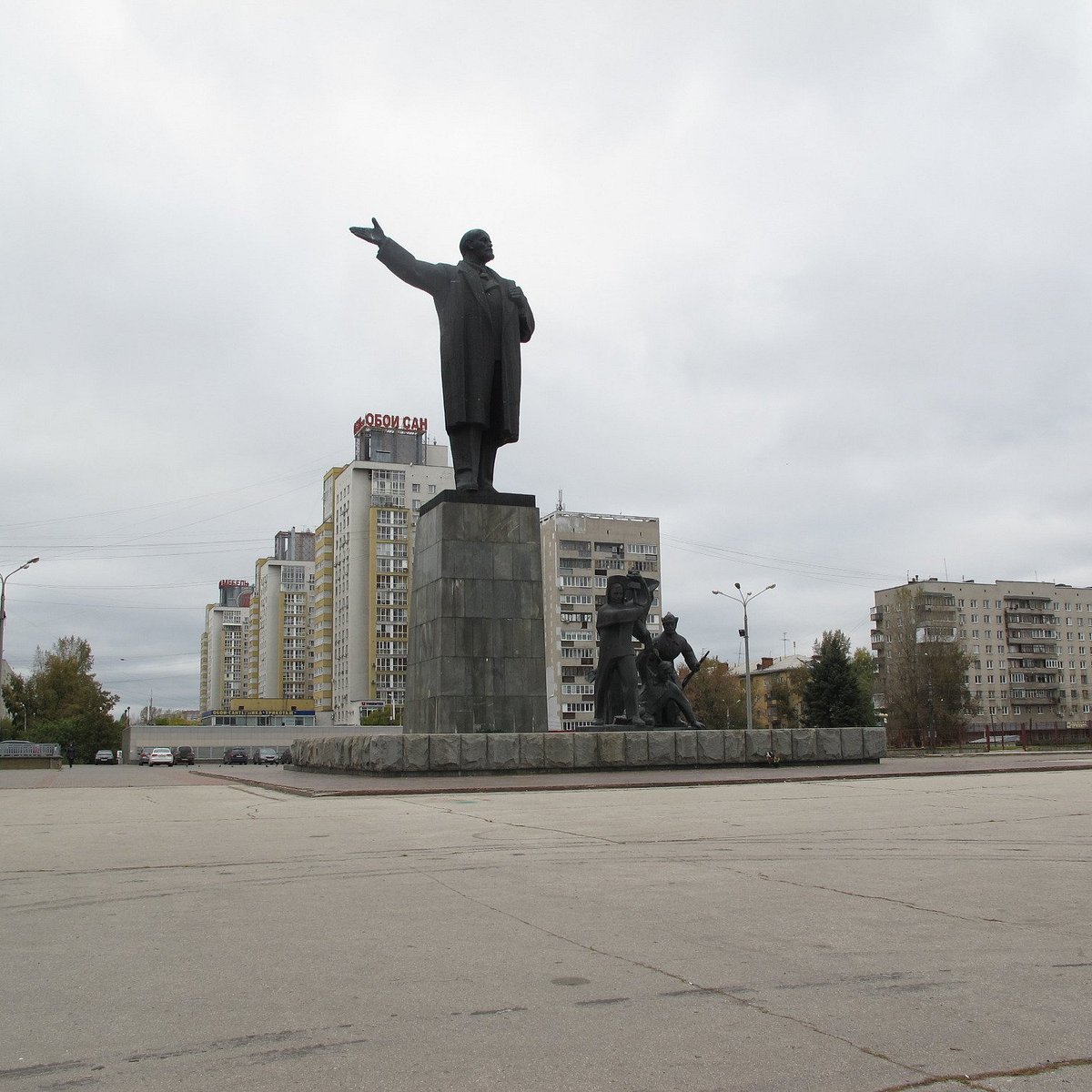 Нижний ленина. Площадь Ленина Нижний Новгород. Памятник Ленину в Нижнем Новгороде. Памятник Ленину на площади Ленина (Нижний Новгород). Площадь лепнина нижней Новгород.