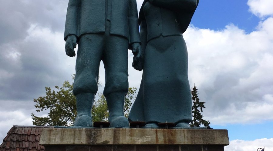 Oskar & Kristina monument