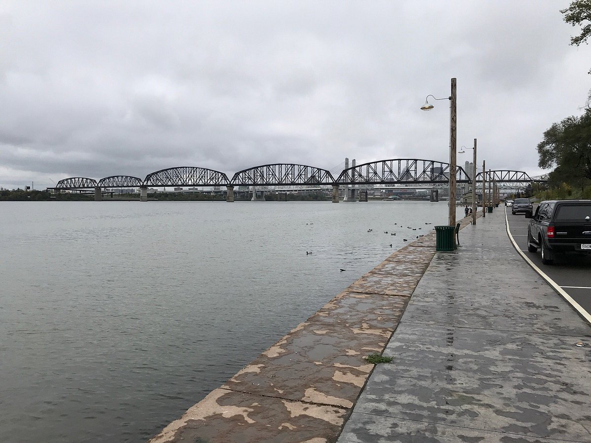 Louisville's Big Four Bridge Waterfront Park A Good Tourist Attraction