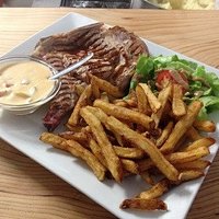 Cote de veau grillée avec ses frites Maison
