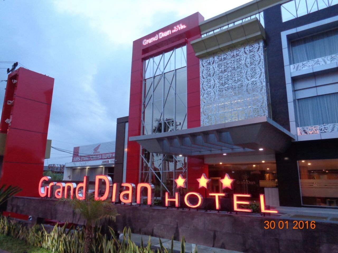 GRAND DIAN HOTEL Updated 2024 Prices (Slawi, Indonesia)