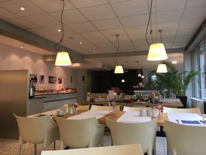 餐饮