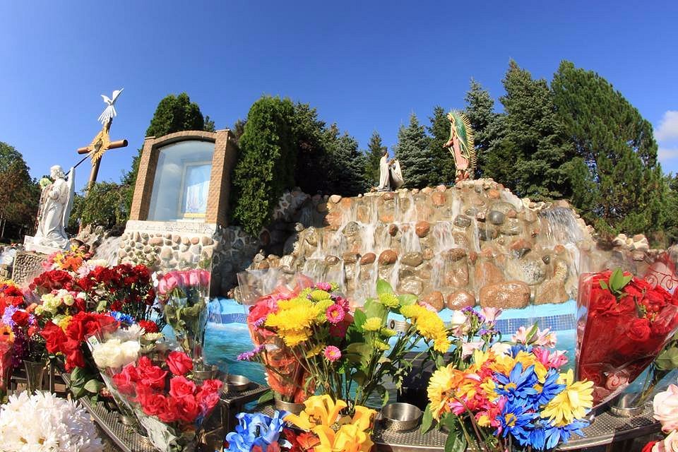 SHRINE OF OUR LADY OF GUADALUPE (Des Plaines) - Qué SABER antes de ir SHRINE OF OUR LADY OF GUADALUPE (Des Plaines) - Qué SABER antes de ir
