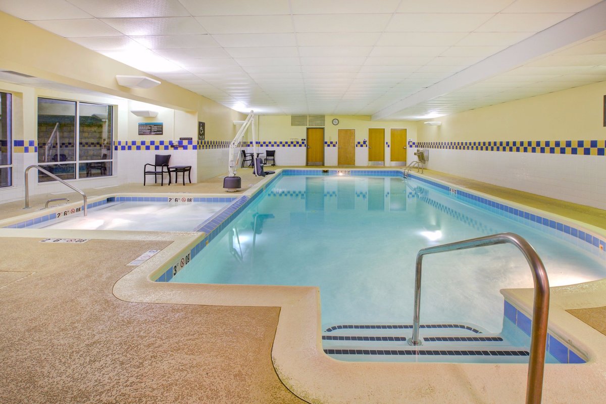 Hilton Garden Inn Chesterton Pool: Pictures & Reviews - Tripadvisor