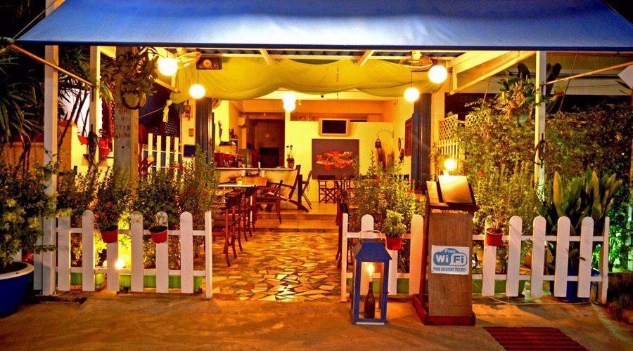 THE GREEK TAVERN