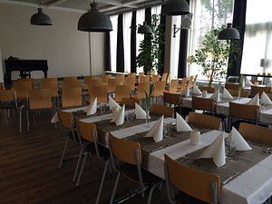 Hotelli Uninen Loviisa in Loviisa, image may contain: Restaurant, Cafeteria, Dining Room, Dining Table