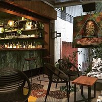 Dia o noche. Bienvenidos a nuestro oasis urbano en Pobaldo, Medellin