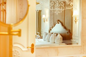 Room & Suite