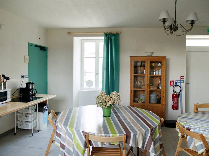 GITE LES PINGOUINS DE L'ABER - Prices & Hostel Reviews (Breles, France)