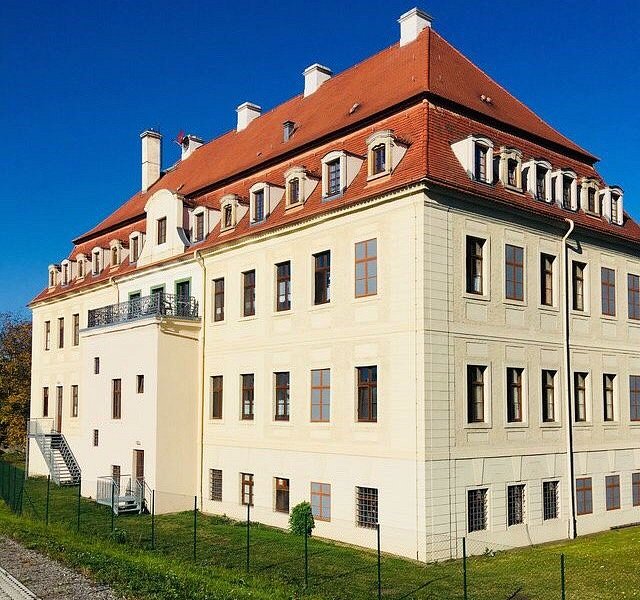 Schloss Groeba image