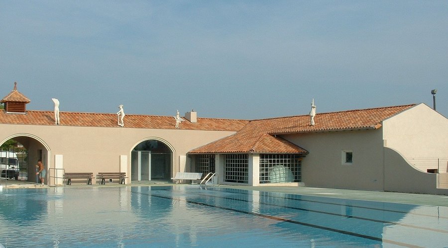 La Piscine partagée à 200 mètres du camping