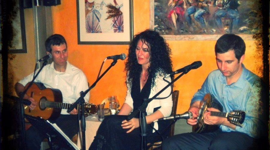 Κάθε Παρασκευή και Σάββατο, με τους γνωστούς και πολύ αγαπημένους μας Μόρφω Τσαϊρέλη, Γιάννη Νιά