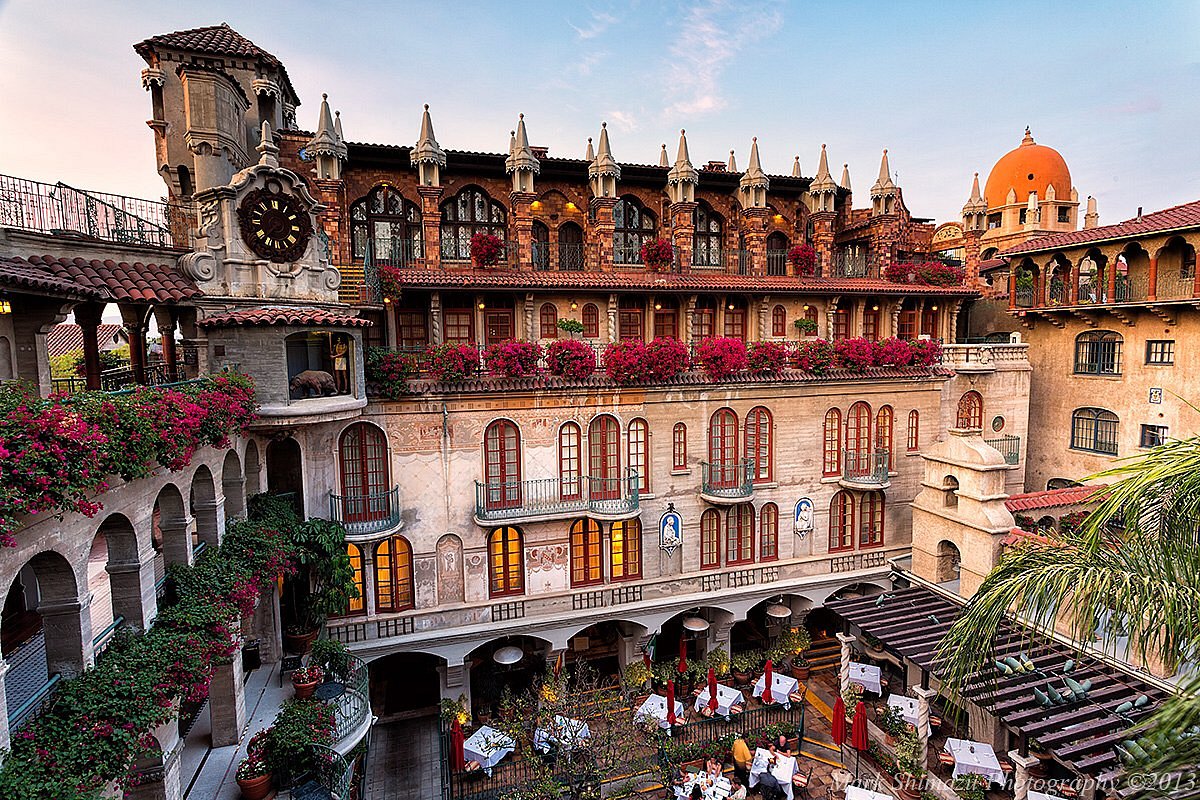 The entrance of the Mission Inn Hotel and Spa courtyard in