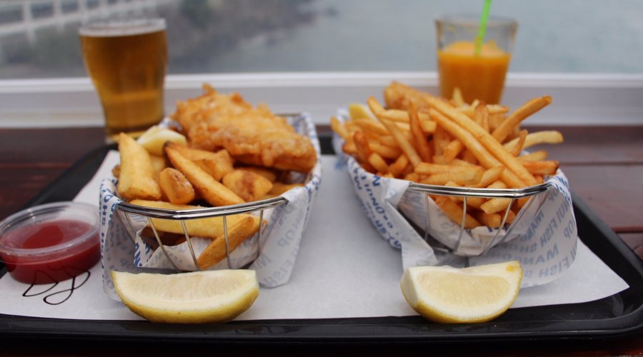 Poisson frit enrobé d'une pâte - frites