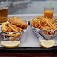Poisson frit enrobé d'une pâte - frites