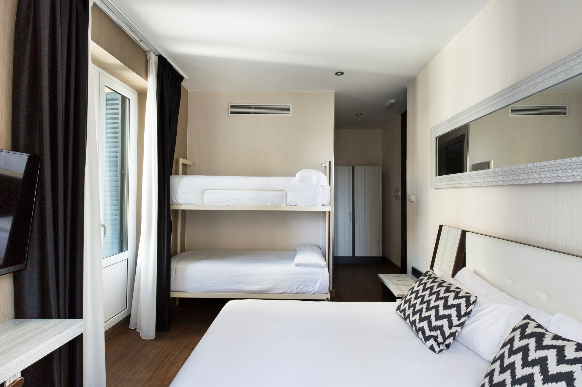 Hotel photo 37 of Petit Palace Triball.
