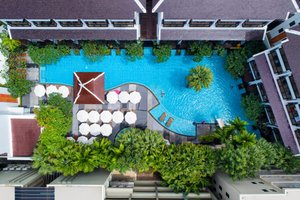 Pool & Beach