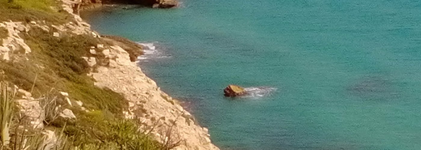 calas de agua cristalina
