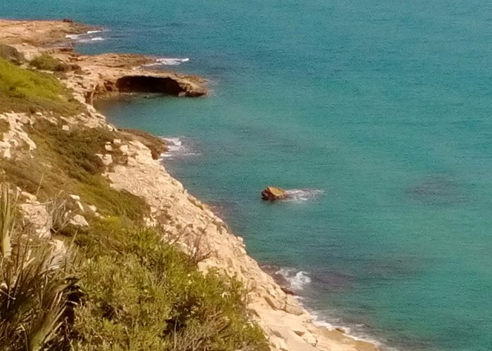 calas de agua cristalina