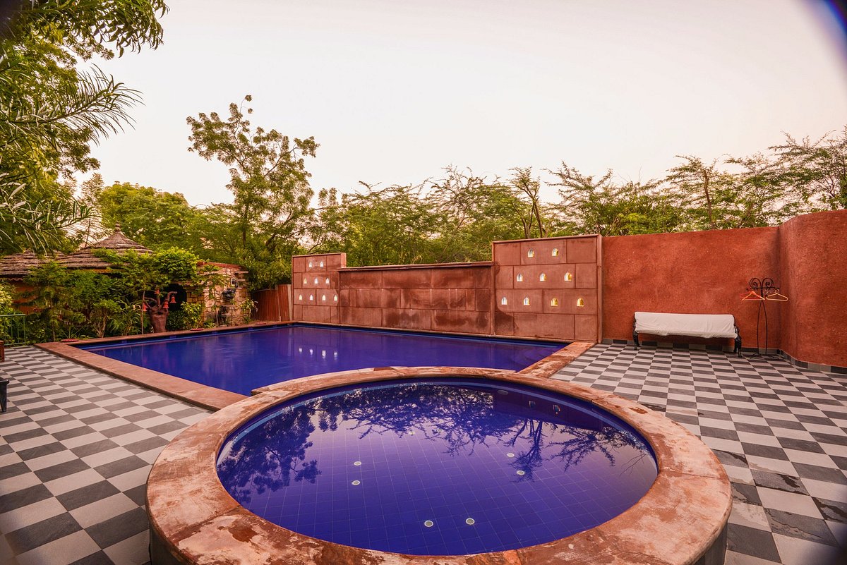 Mandore Guest House - a leafy resort., hotel in Jodhpur