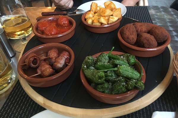 Lubina a la espalda Con patatas y salsa verde - Foto de Santa Ponsa, Calvià  - Tripadvisor