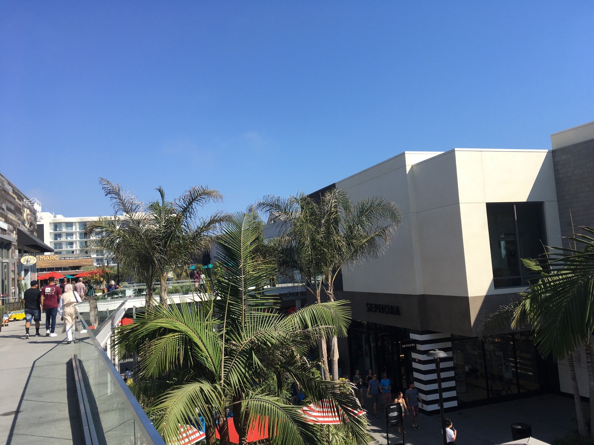 Ultimate Guide to Shopping Malls in Huntington Beach, CA: A Shopper's Paradise