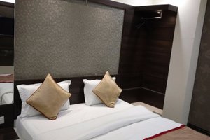 Room & Suite