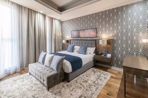 Room & Suite