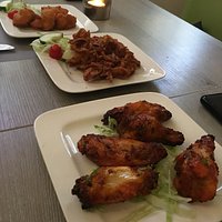 Voorgerechten. Vanv: Chicken Pakora, Onion Bhaji en Hot chicken wings