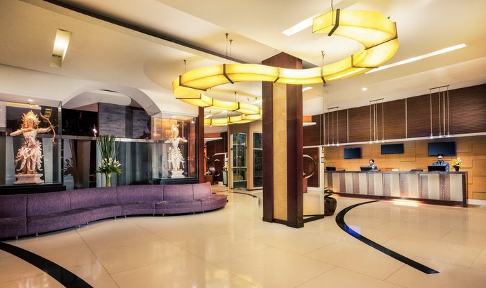 Mercure Surabaya Grand Mirama Bar or Lounge: Pictures & Reviews ...