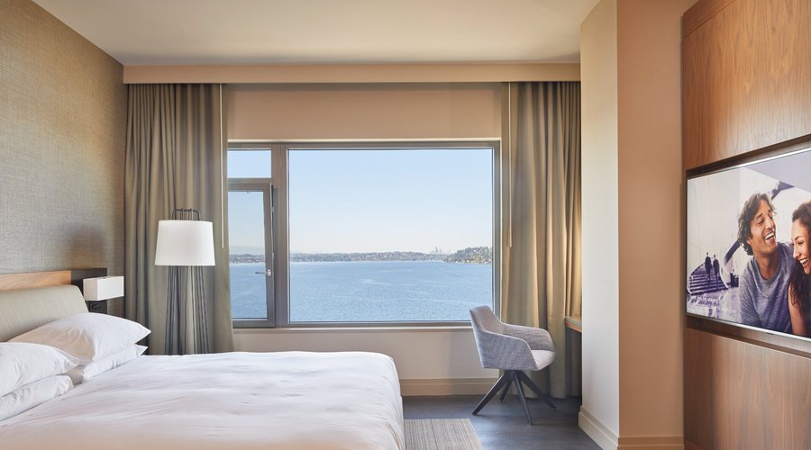 Lakeview King Guestroom