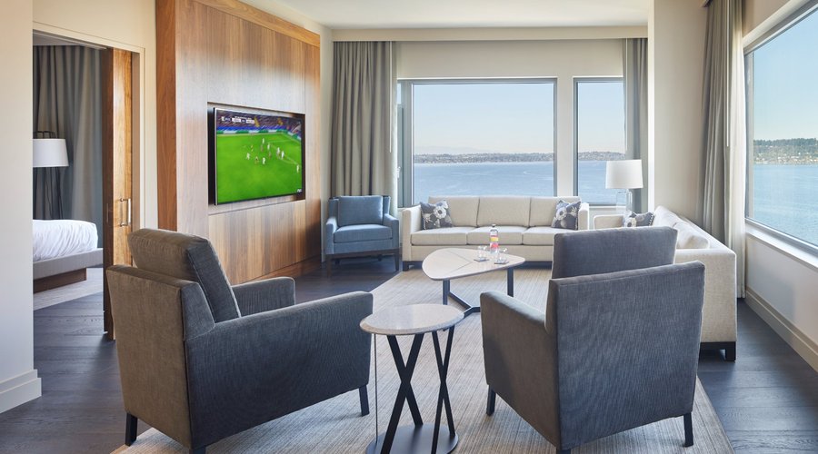 Corner Suite Guestroom