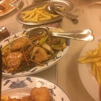 Chop Choi / Kippenbeignet / Frietjes / Kip in zoet-zuresaus