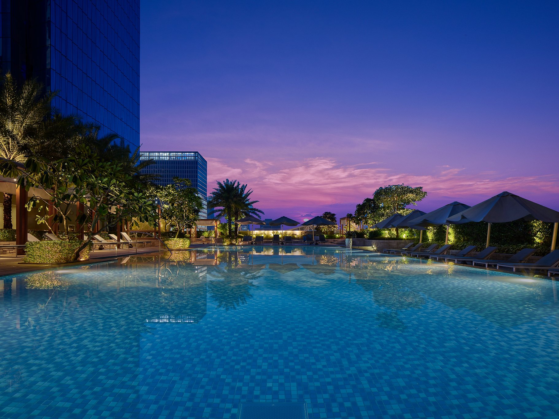 Shangri La The Fort Manila Pool Pictures Reviews Tripadvisor