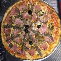 Reine avec câpres et anchois en supplément : Excellent