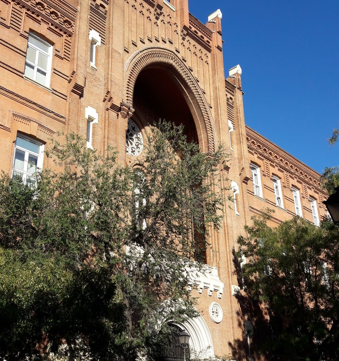 Iglesia De La Inmaculada y San Pedro Claver (Madrid) - Aktuelle 2021