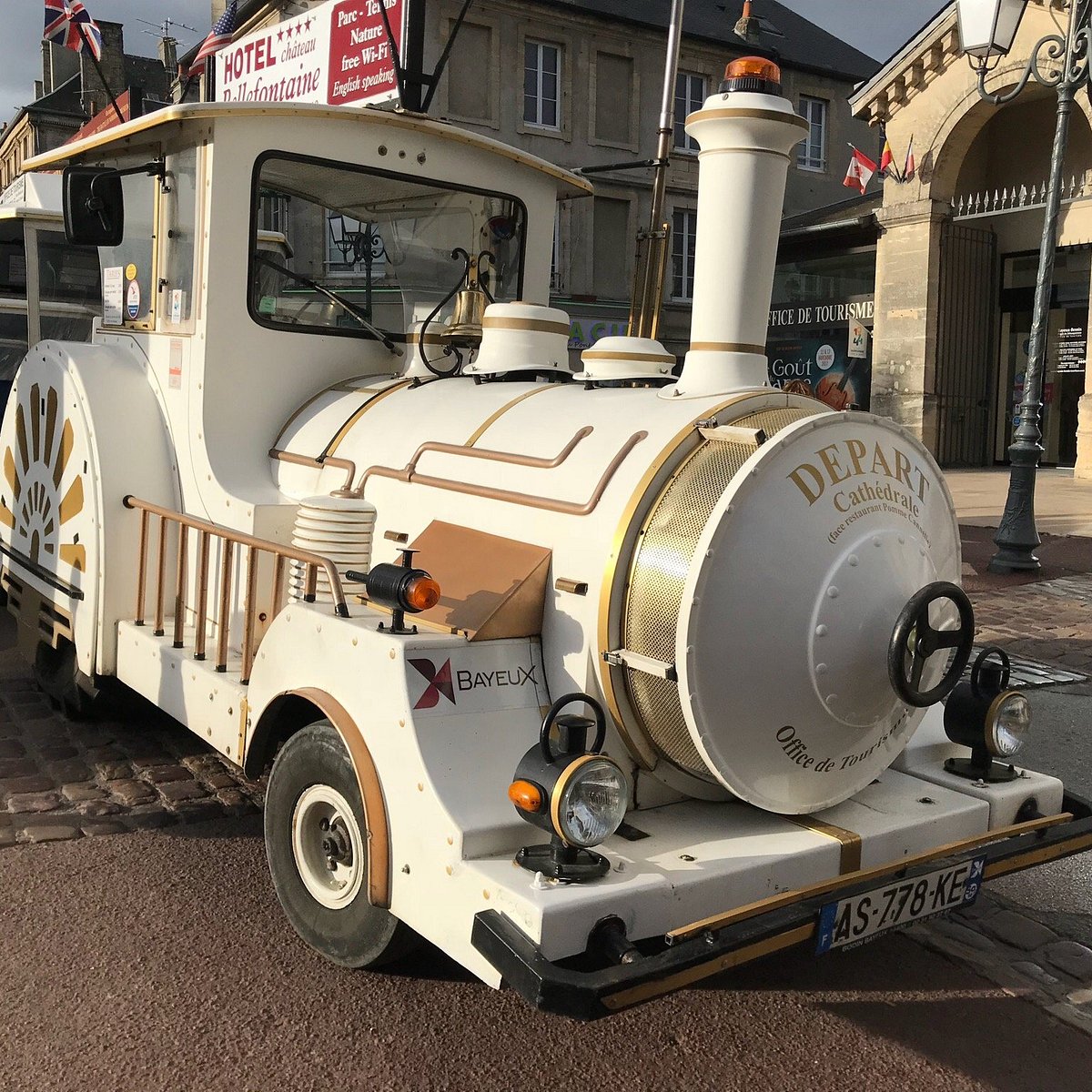 Le petit train touristique électrique est arrivé à Bayeux 