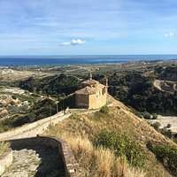 Vista della chiesa dal borgo