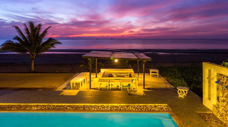 Pool Bar, view from Beachfront Jacuzzi Suite No. 103.