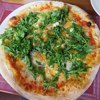 Pizza Formaggio mit Ruccola