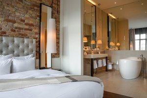 Room & Suite